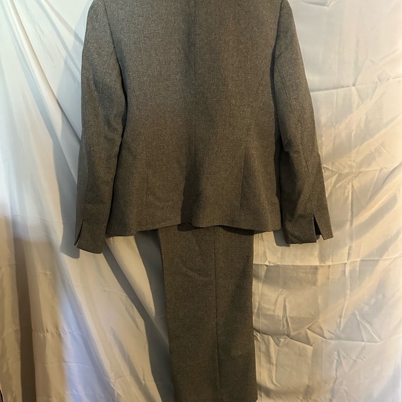 Le suit women’s suit set - Picture 3 of 3